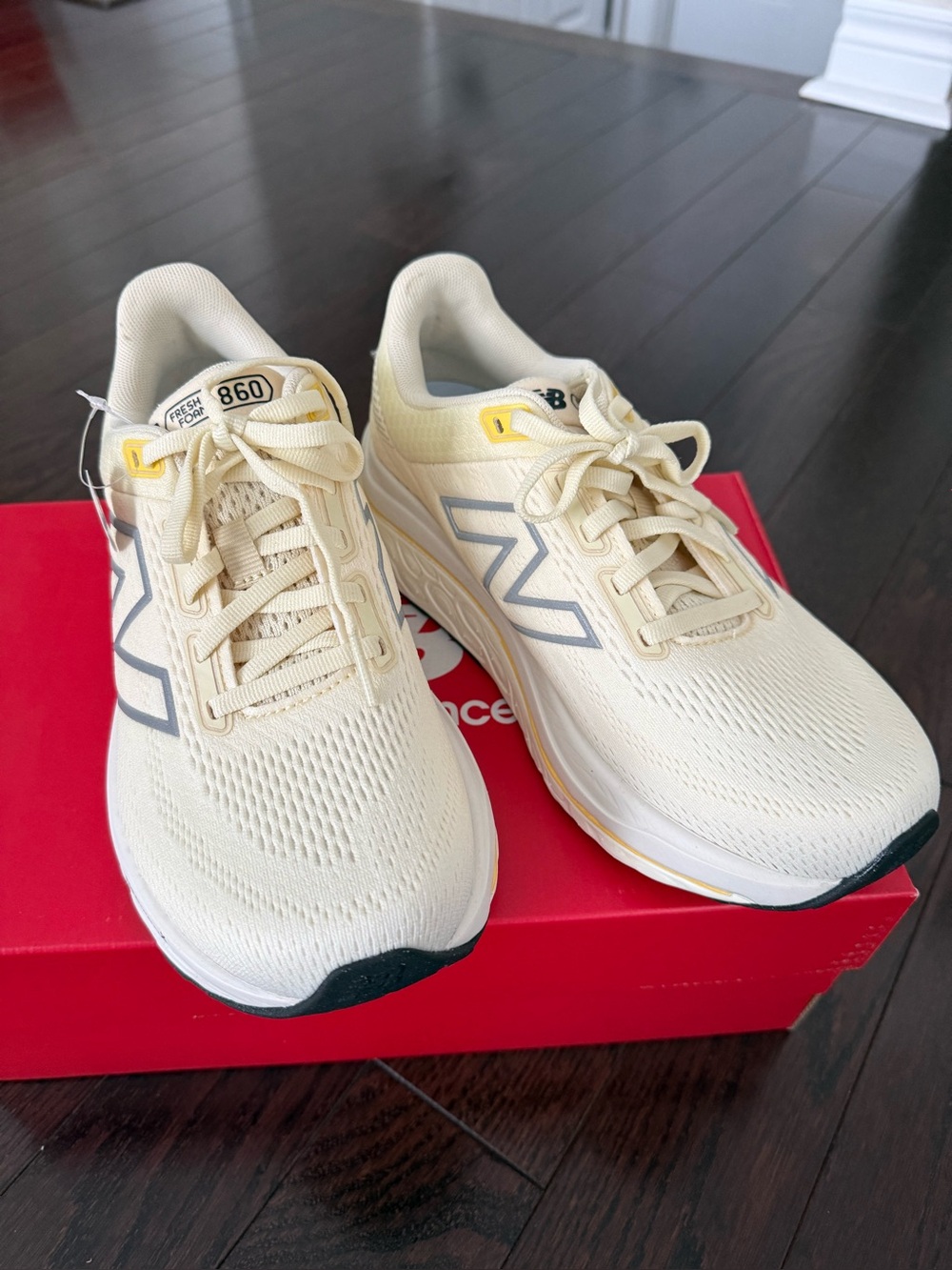 BNIB New Balance light yellow FreshFoam x860, women size 6.5